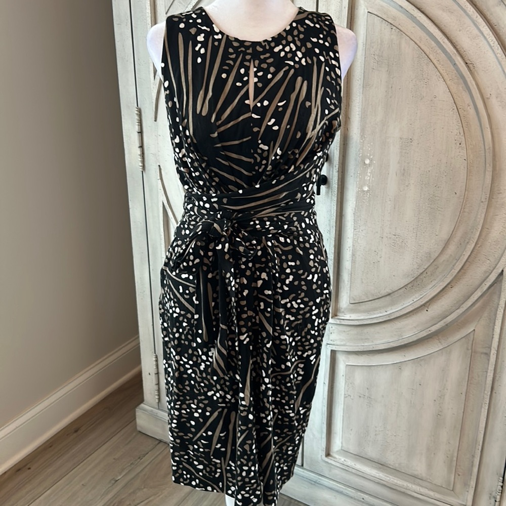 Banana Republic Issa London tie waist dress with keyhole neckline